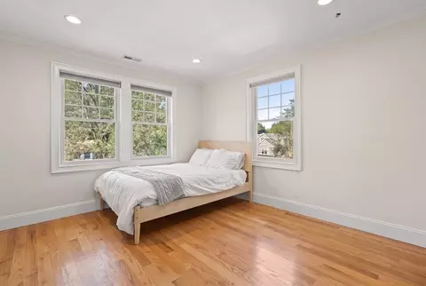 Bedroom - 37-39 Beaconsfield Rd, Brookline, MA 02445 photo 3 of 6