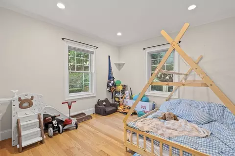 Bedroom - 37-39 Beaconsfield Rd, Brookline, MA 02445 photo 6 of 6