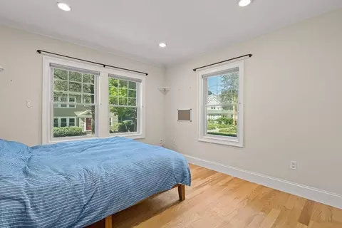 Bedroom - 37-39 Beaconsfield Rd, Brookline, MA 02445 photo 4 of 6