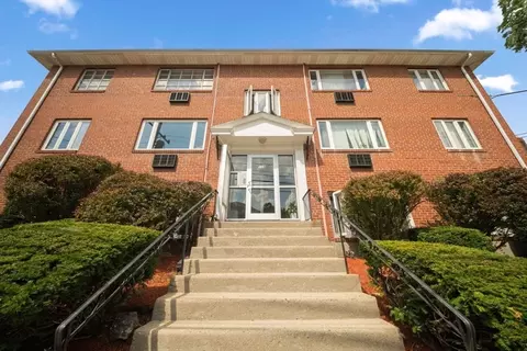 109 Warren St #3, Watertown, MA 02472