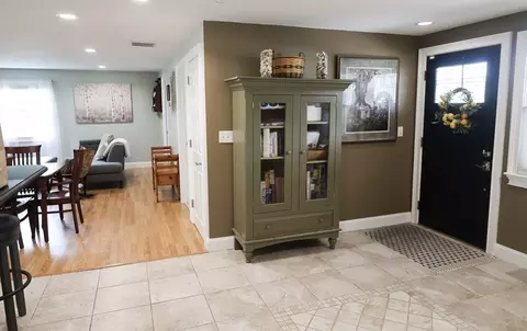 Entry Way - 129 Burley St, Danvers, MA 01923 photo 2 of 5