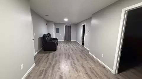Entry Way - 174 Locust St, Springfield, MA 01108 photo 1 of 4