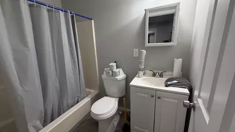 Bath - 174 Locust St, Springfield, MA 01108 photo 3 of 4