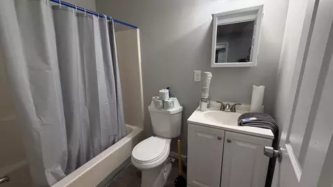 Bath - 174 Locust St, Springfield, MA 01108 photo 4 of 4