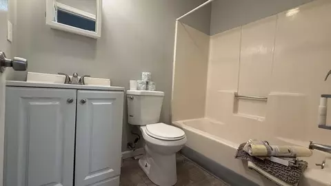 Bath - 174 Locust St, Springfield, MA 01108 photo 2 of 4