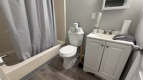 Bath - 174 Locust St, Springfield, MA 01108 photo 1 of 4