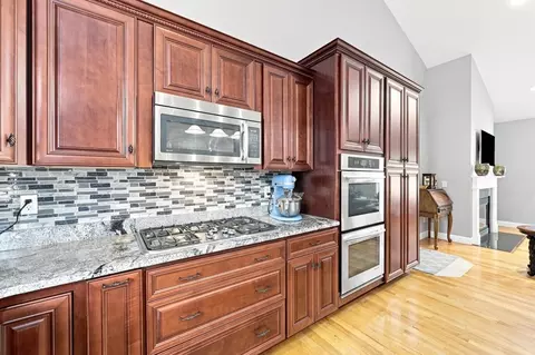 154 Mayflower Ave, Chicopee, MA 01013 photo 11