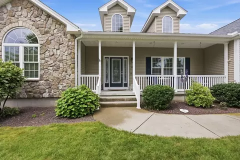 154 Mayflower Ave, Chicopee, MA 01013 photo 2