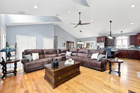 154 Mayflower Ave, Chicopee, MA 01013 photo 15