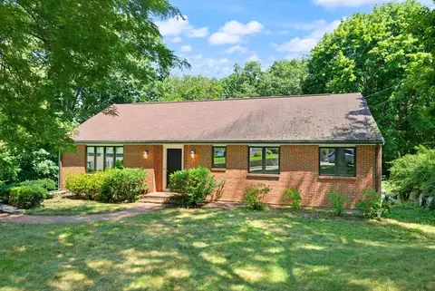24 Minihans Ln, Quincy, MA 02169