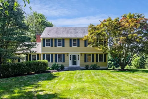 5 Locust Grv, Merrimac, MA 01860