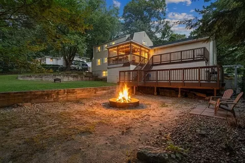 Exterior - 281 Newton Rd, Springfield, MA 01118 photo 11 of 12