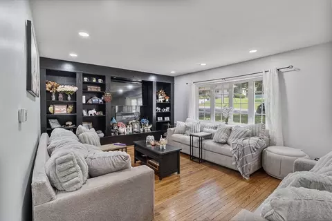 Living - 281 Newton Rd, Springfield, MA 01118 photo 1 of 3