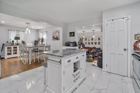 Entry Way - 281 Newton Rd, Springfield, MA 01118 photo 1 of 2