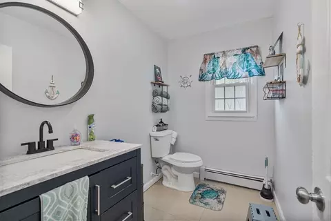 Bath - 281 Newton Rd, Springfield, MA 01118 photo 3 of 5