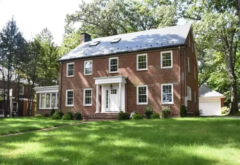 27 Gammons Rd, Newton, MA 02468