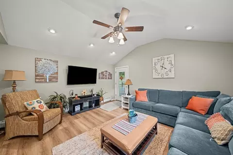 Living - 21 Corinth, Worcester, MA 01606 photo 3 of 4