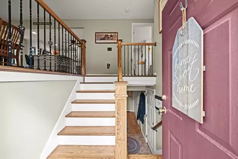 Entry Way - 21 Corinth, Worcester, MA 01606 photo 1 of 2