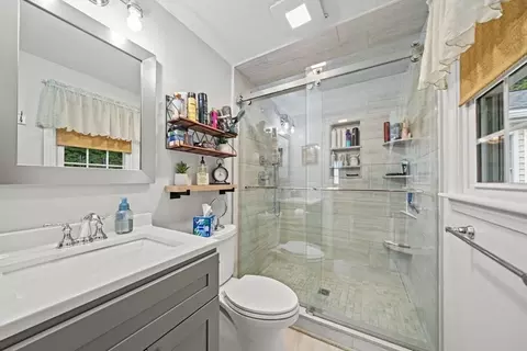 Bath - 21 Corinth, Worcester, MA 01606 photo 2 of 2