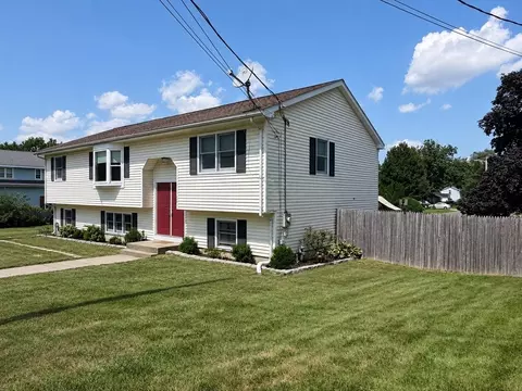 24 Montclair St, Chicopee, MA 01013 photo 3