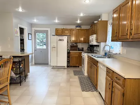 17 Chisholm St, Everett, MA 02149 photo 2