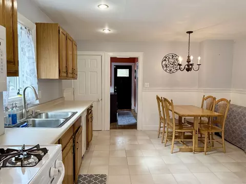 17 Chisholm St, Everett, MA 02149 photo 3