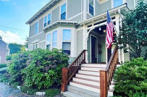 54 Bromfield St #5, Newburyport, MA 01950