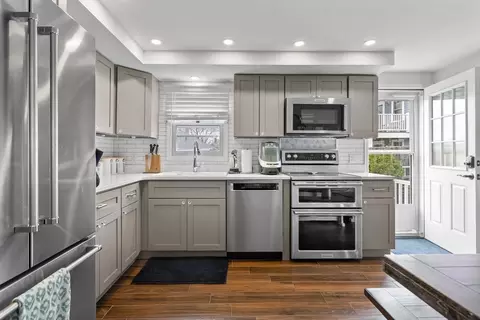 51 Glide St #2, Boston, MA 02122