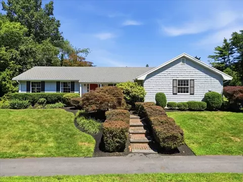 26 Hanover St, Newbury, MA 01951
