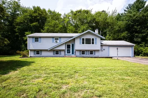 40 Fairwood Dr, Pembroke, MA 02359
