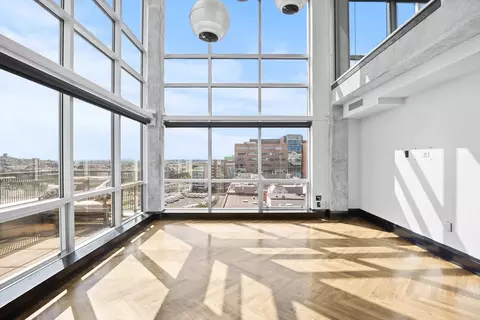 25 Channel Ctr #PH108, Boston, MA 02210