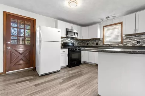 Kitchen - 20 Shepherd St, Gloucester, MA 01930 photo 4 of 7
