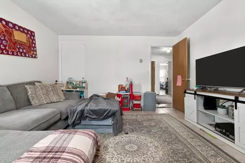 Living - 20 Shepherd St, Gloucester, MA 01930 photo 3 of 5