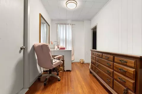 Entry Way - 20 Shepherd St, Gloucester, MA 01930 photo 2 of 2