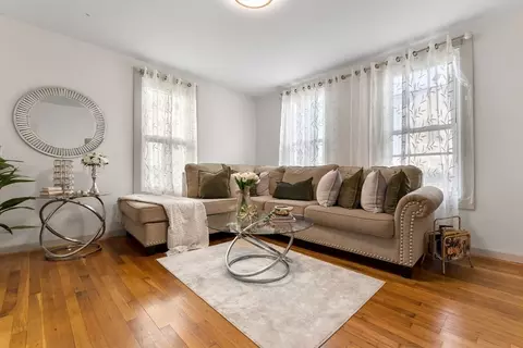 Living - 20 Shepherd St, Gloucester, MA 01930 photo 4 of 5