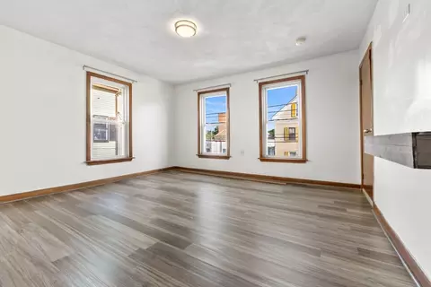 Living - 20 Shepherd St, Gloucester, MA 01930 photo 1 of 5