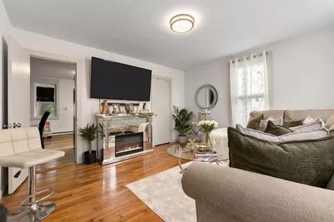 Living - 20 Shepherd St, Gloucester, MA 01930 photo 5 of 5