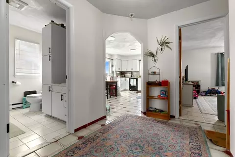 Entry Way - 20 Shepherd St, Gloucester, MA 01930 photo 1 of 2