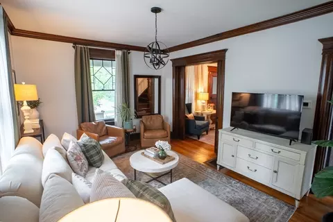 37 Pineywoods Ave, Springfield, MA 01108 photo 9