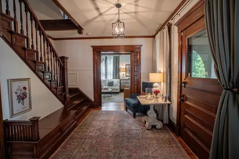37 Pineywoods Ave, Springfield, MA 01108 photo 6