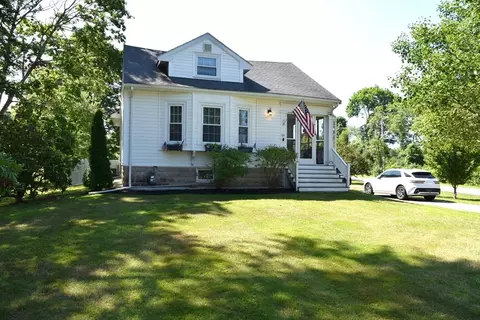 26 Cross St, West Bridgewater, MA 02379