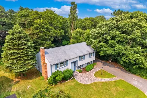 106 Tanglewood Dr, Falmouth, MA 02536