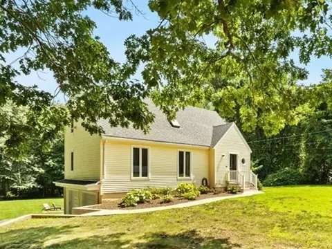 46 Old Powder House Rd, Lakeville, MA 02347
