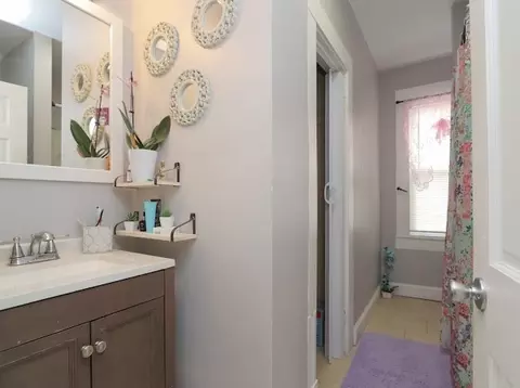 Bath - 44-46 Dawes St, Springfield, MA 01109 photo 1 of 4