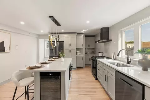 22 Hunting St #3P, Cambridge, MA 02141