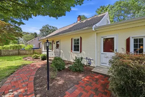 11 Grenier Dr, Westfield, MA 01085