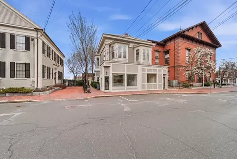 68 Pleasant St #3, Newburyport, MA 01950
