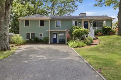 30 Crocker Rd, Falmouth, MA 02536