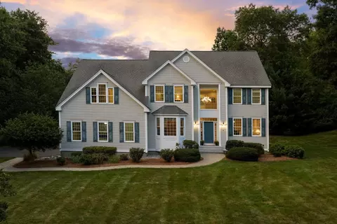 8 Trailside Way, Westford, MA 01886