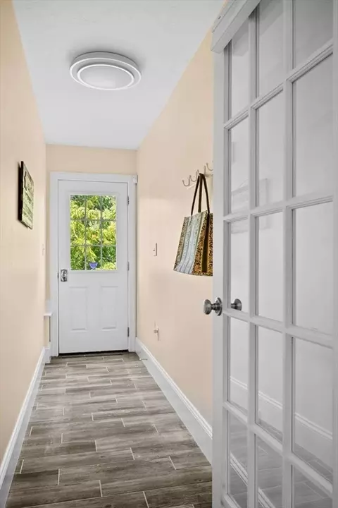 7 Sullivans Ct, West Newbury, MA 01985